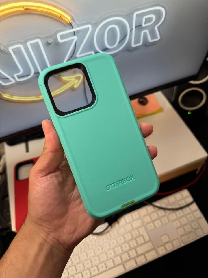 Pochette Otterbox iPhone 15 Pro Max vue 2
